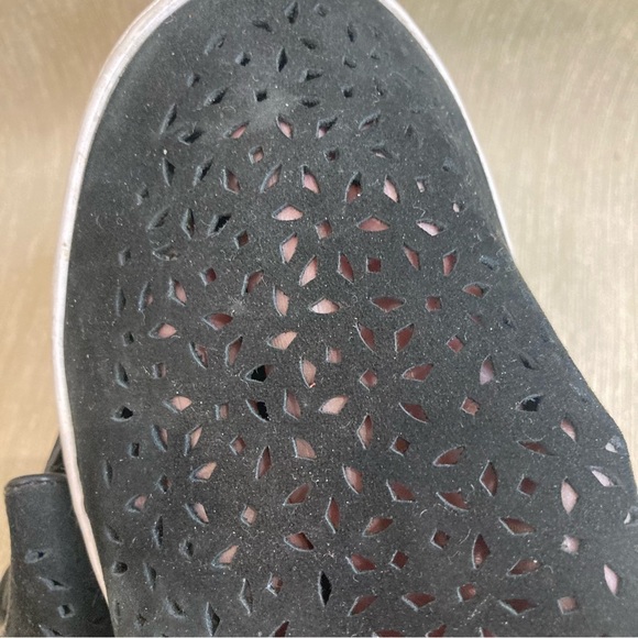 VIONIC Sz 7.5 Perforated Leather Rubber Chunky Soles Slip On Slides Shoes - Picture 9 of 11